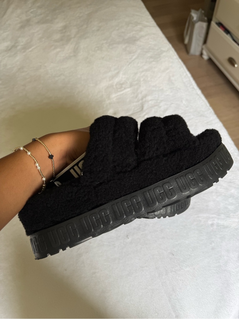 UGG Platform Fluffita Slippers Black - Picture 3 of 5